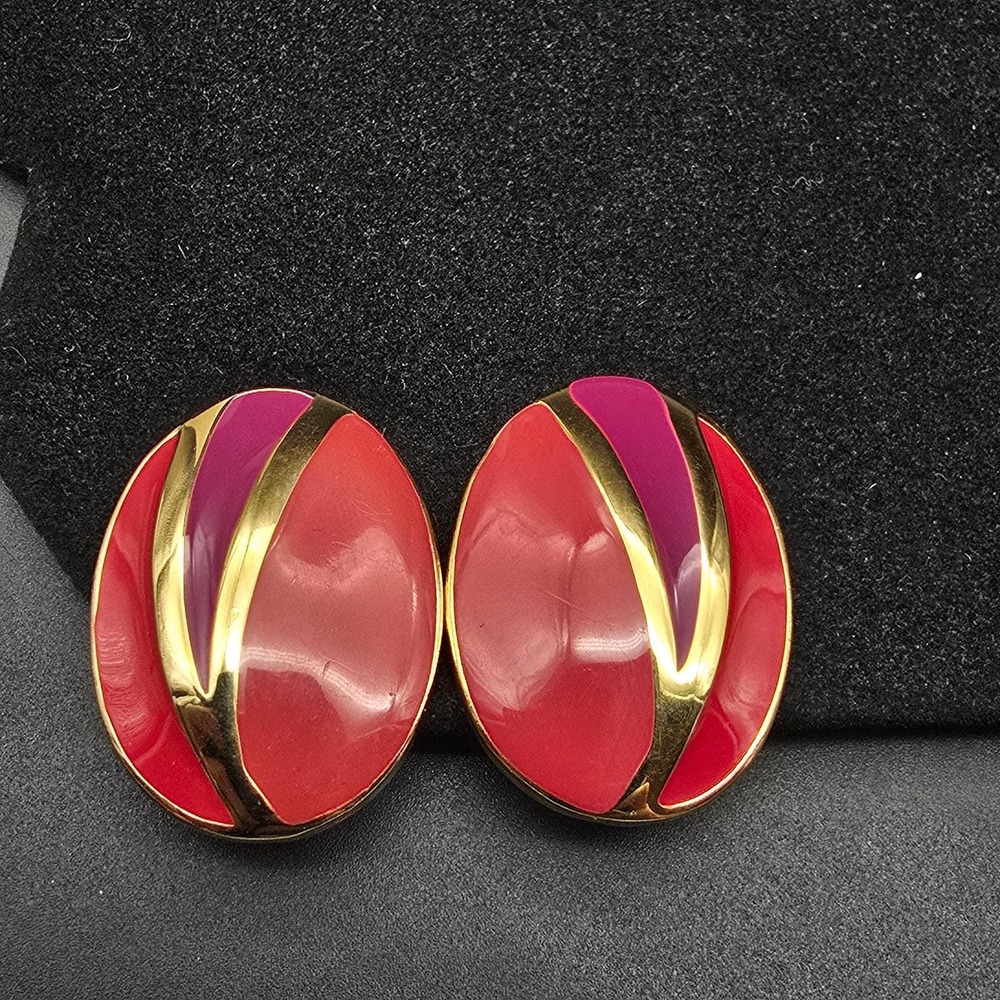 Trifari Pink Enamel Gold Tone Oval Clip On Earrings Vintage Jewelru